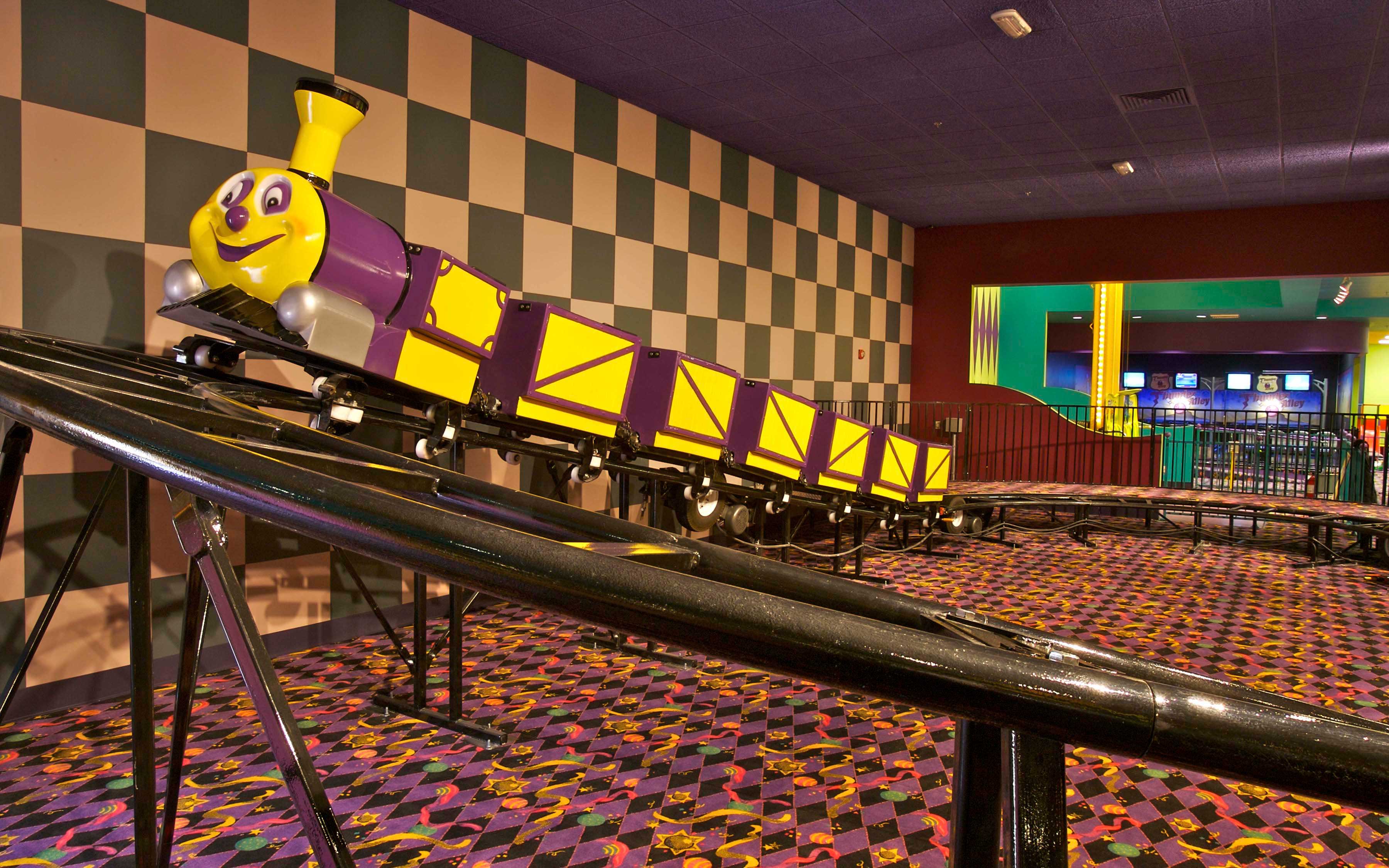 JohnsIncrediblePizzaRosevilleandRiversideInterior4 W. L. Butler